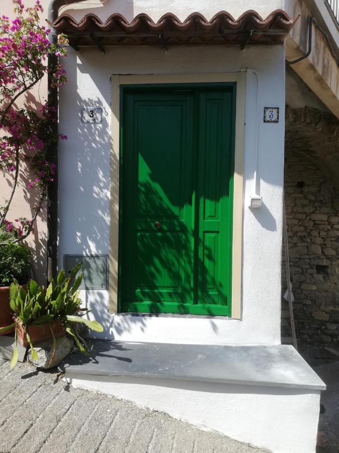 La Torretta Di Piero Con Terrazzi E Parcheggio Privato Citra Zero Zero Ottanta 31Lst0282 Appartement Imperia Buitenkant foto