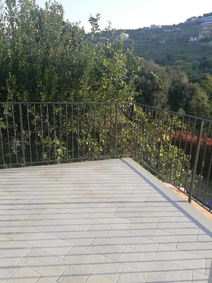 La Torretta Di Piero Con Terrazzi E Parcheggio Privato Citra Zero Zero Ottanta 31Lst0282 Appartement Imperia Buitenkant foto