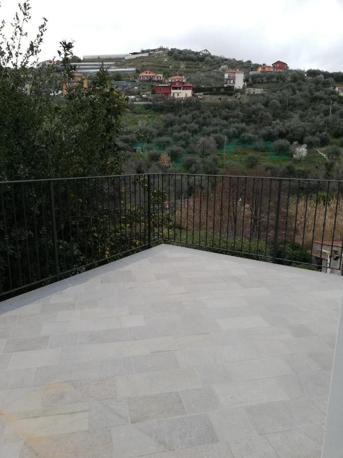 La Torretta Di Piero Con Terrazzi E Parcheggio Privato Citra Zero Zero Ottanta 31Lst0282 Appartement Imperia Buitenkant foto