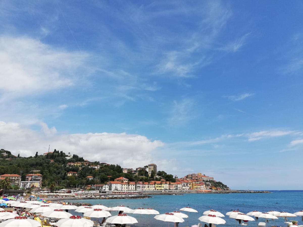 La Torretta Di Piero Con Terrazzi E Parcheggio Privato Citra Zero Zero Ottanta 31Lst0282 Appartement Imperia Buitenkant foto