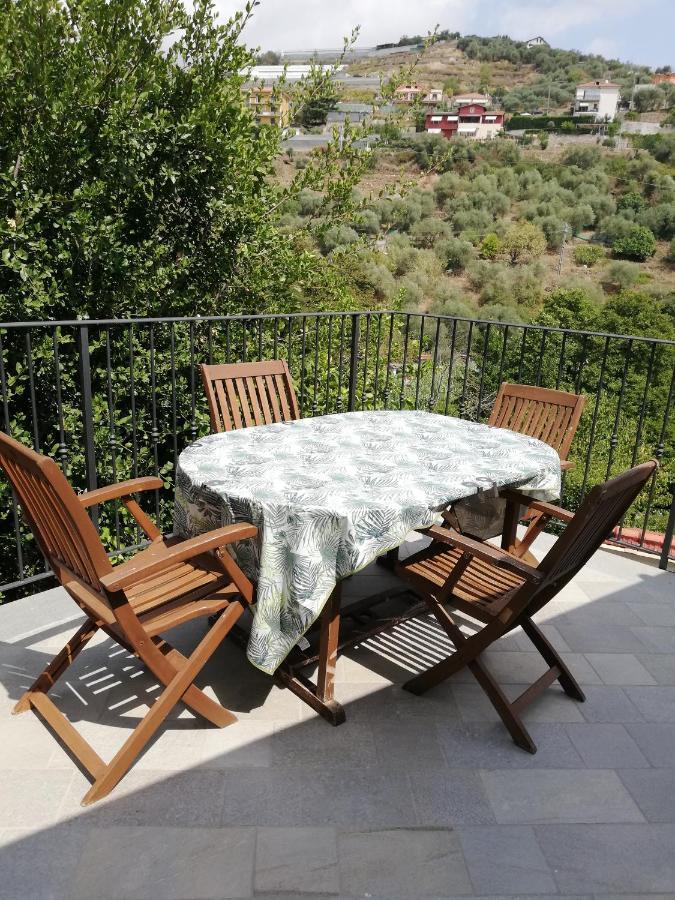 La Torretta Di Piero Con Terrazzi E Parcheggio Privato Citra Zero Zero Ottanta 31Lst0282 Appartement Imperia Buitenkant foto